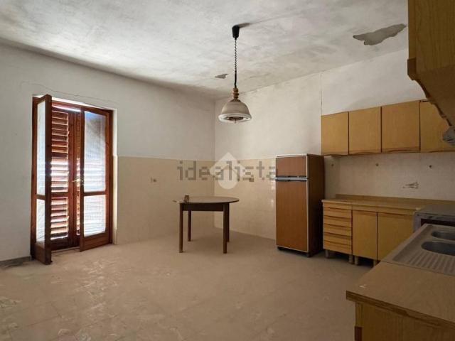 Appartamento in vendita di 260 m² in Via G Parisio, 16
