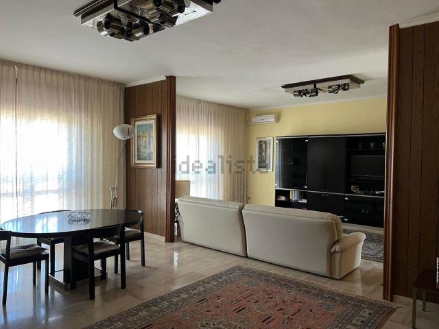 Appartamento in vendita di 260 m² in Via Giovanni Bovio, 62