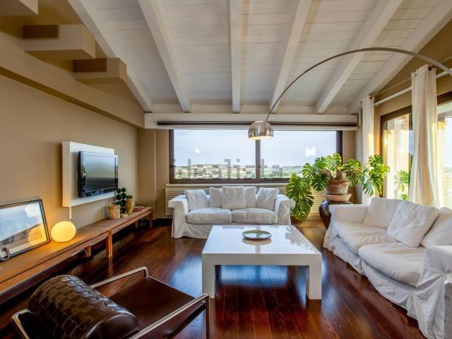 Appartamento in vendita di 260 m² in Via dei Ciclamini