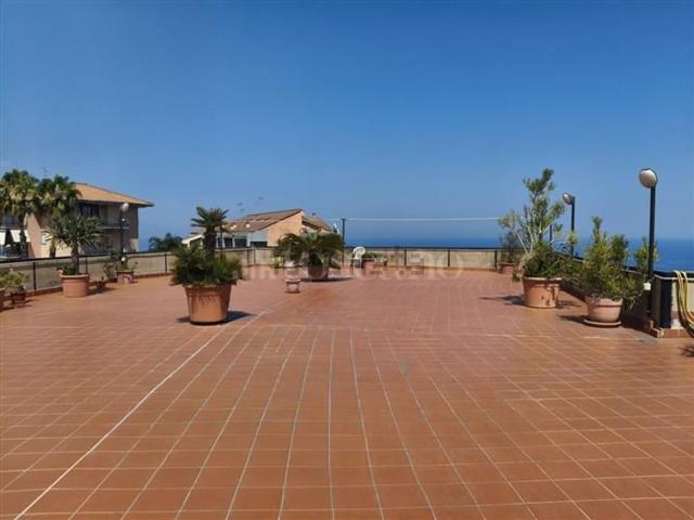 Appartamento in vendita di 260 m² in Via dei Ciclopi
