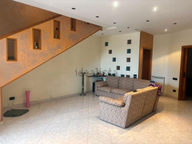 Appartamento in vendita di 260 m² in Via del Parco Magnolie