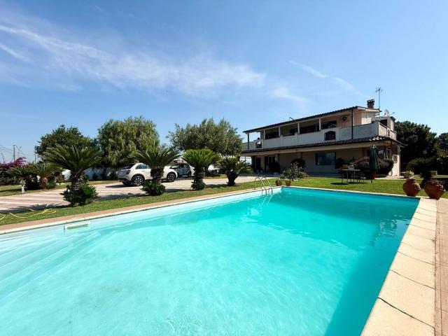 Appartamento in vendita di 260 m² in Via delle Querce