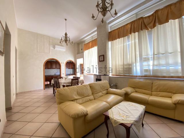 Appartamento in vendita di 260 m² in Via F. Crispi