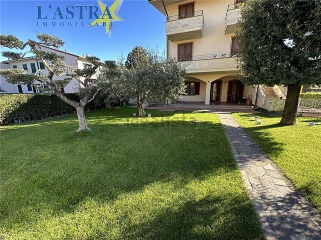 Appartamento in vendita di 260 m² in Via Fratelli Cervi