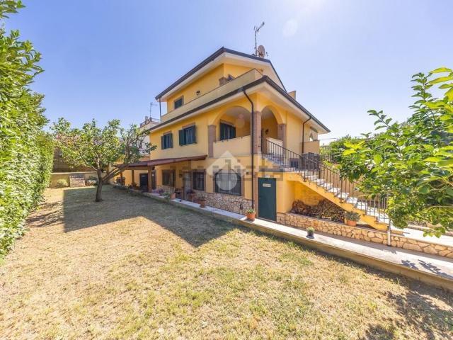 Appartamento in vendita di 260 m² in Via Frontone, 1