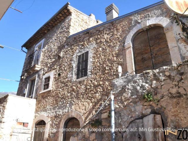 Appartamento in vendita di 260 m² in Via Onna, 29