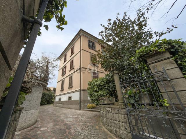Appartamento in vendita di 260 m² in Via Lorenzo da Viterbo