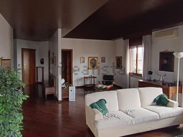 Appartamento in vendita di 260 m² in Via Luigi Configliachi, 6