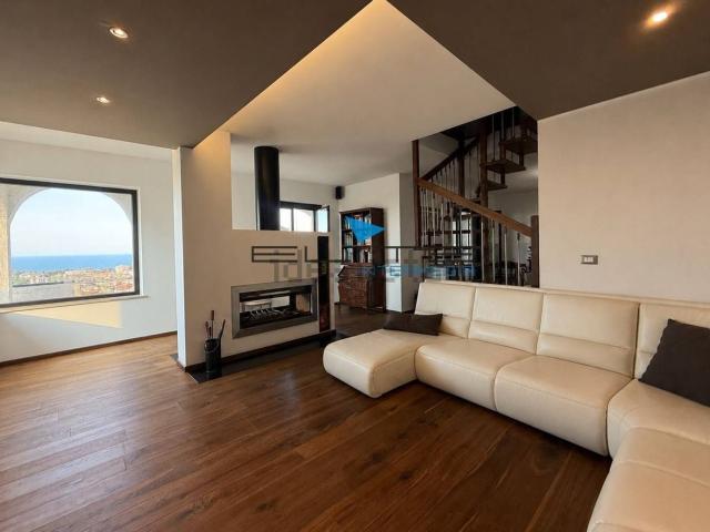 Appartamento in vendita di 260 m² in Via Moncenisio, 6