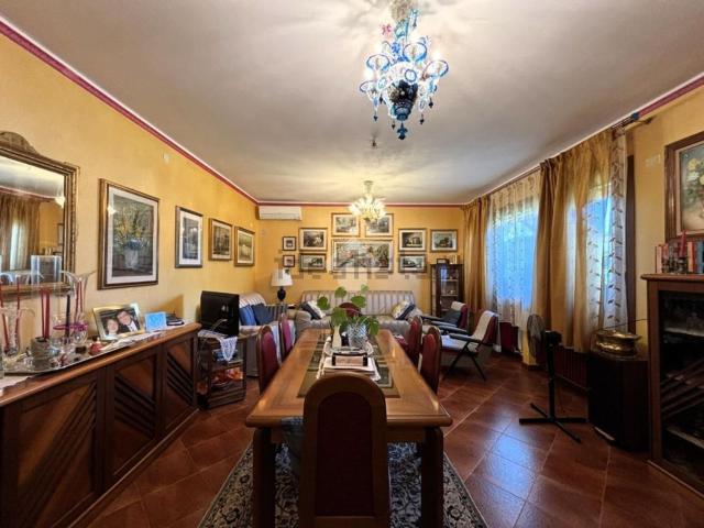 Appartamento in vendita di 260 m² in Via N. Sauro, 2730