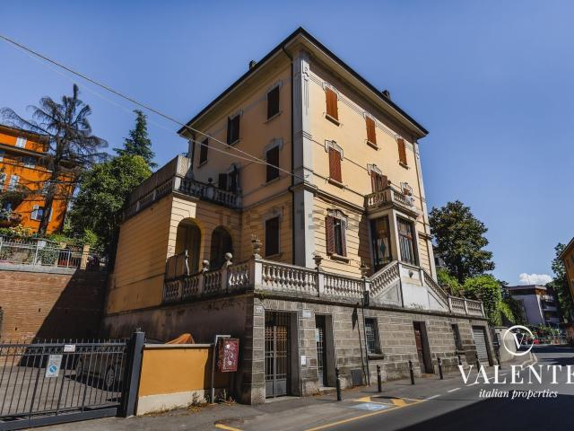 Appartamento in vendita di 260 m² in Via San Mamolo