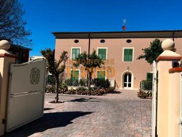 Appartamento in vendita di 260 m² in Via Tosco Romagnola