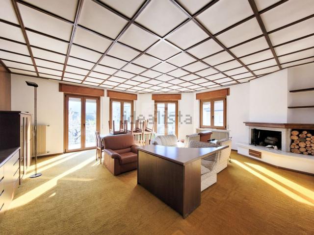 Appartamento in vendita di 260 m² in Via Tenente Miorelli