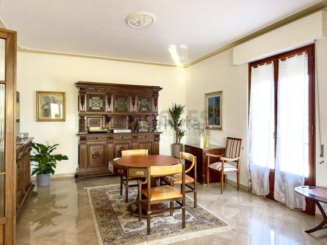 Appartamento in vendita di 260 m² in Via Vittorio Veneto