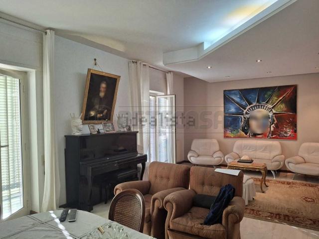 Appartamento in vendita di 260 m² in Viale Teocrito