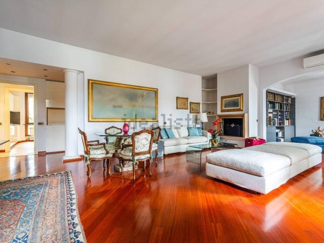 Appartamento in vendita di 260 m² in Viale Pietro Toselli, 64