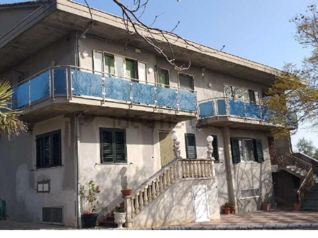 Appartamento in vendita di 260 m² in Contrada Vallone