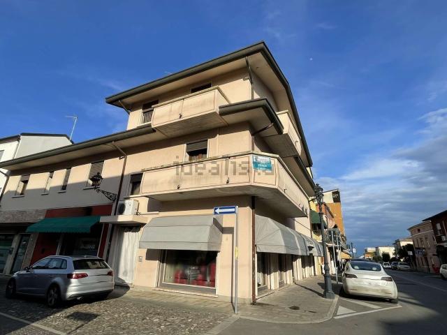 Appartamento in vendita di 260 m² in Piazza Madonnina, 11