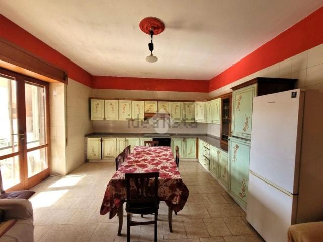 Appartamento in vendita di 260 m² in Strada Vicinale Cortedona Prima, 3