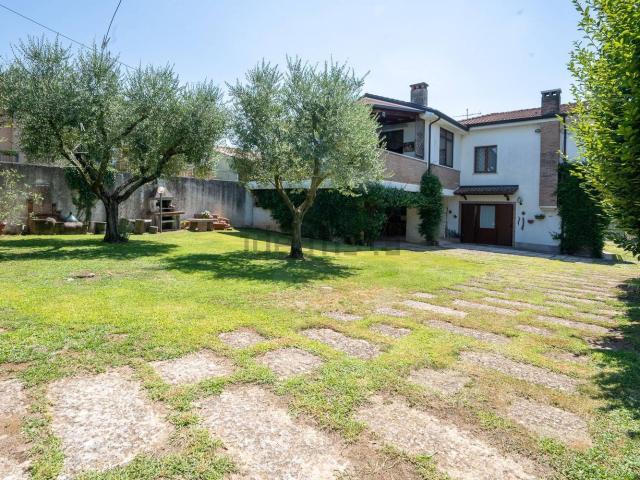 Appartamento in vendita di 261 m² in Via Custoza