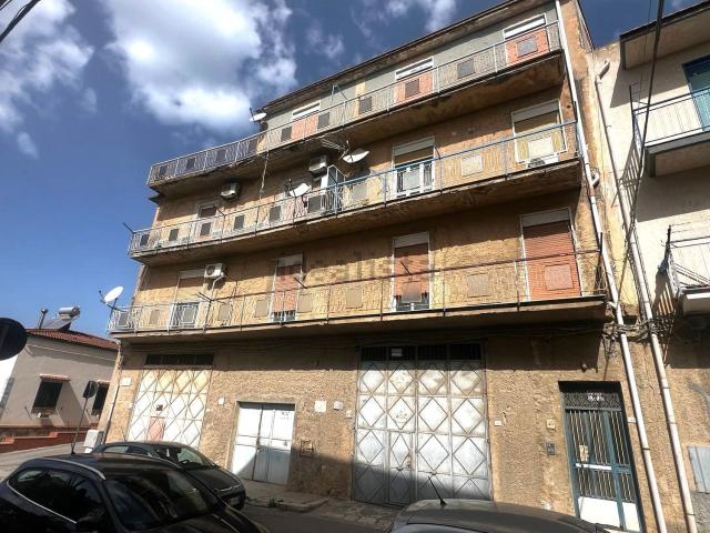 Appartamento in vendita di 261 m² in Via Alcide De Gasperi, 42