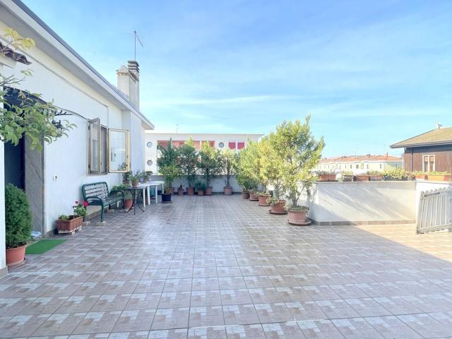 Appartamento in vendita di 261 m² in Via Fausta