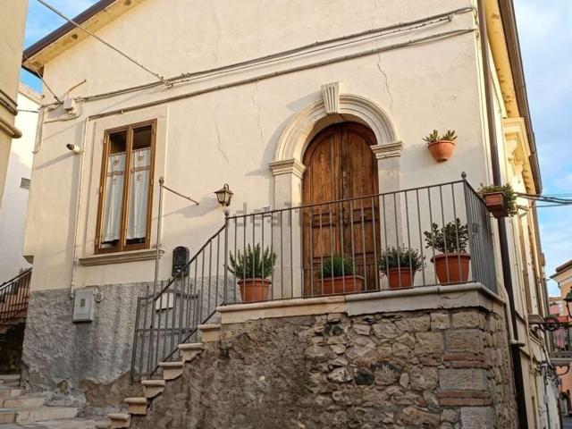 Appartamento in vendita di 261 m² in Vico Ortigara, 10