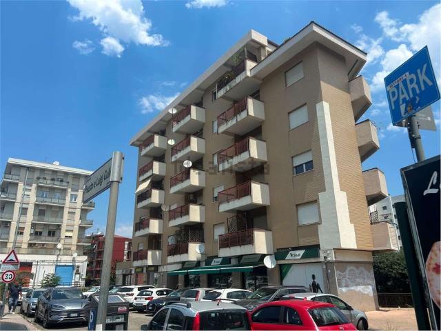 Appartamento in vendita di 261 m² in Piazza Fausto e Luigi Gullo, 98