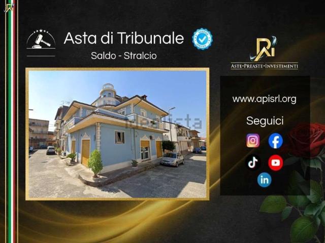 Appartamento in vendita di 262 m² in Via F. Rossi, 16