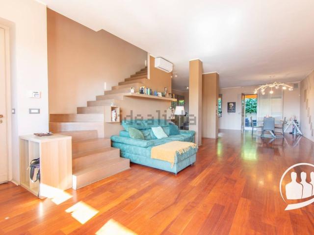 Appartamento in vendita di 262 m² in Strada Torino, 16