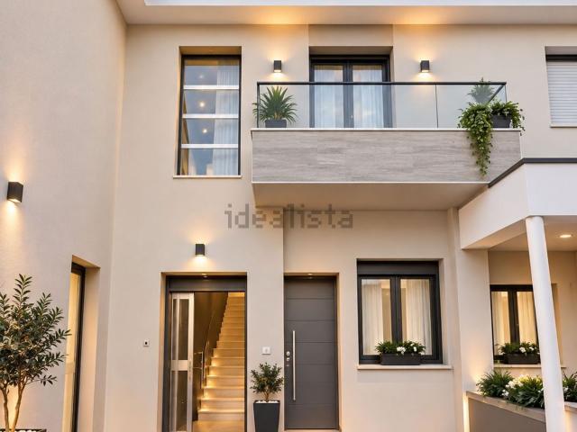 Appartamento in vendita di 263 m² in Via Giosuè Carducci, 29