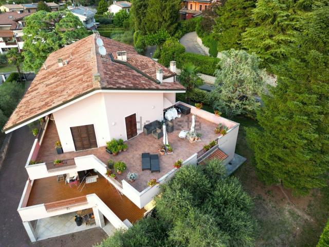 Appartamento in vendita di 263 m² in Via Valpolicella