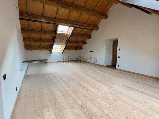 Appartamento in vendita di 263 m² in Via XXVII Aprile, 18