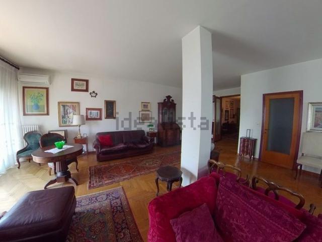 Appartamento in vendita di 264 m² in Via Enrico degli Scrovegni, 40