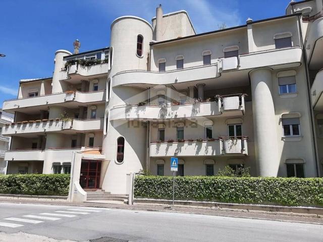 Appartamento in vendita di 264 m² in Viale Principe di Piemonte, 76