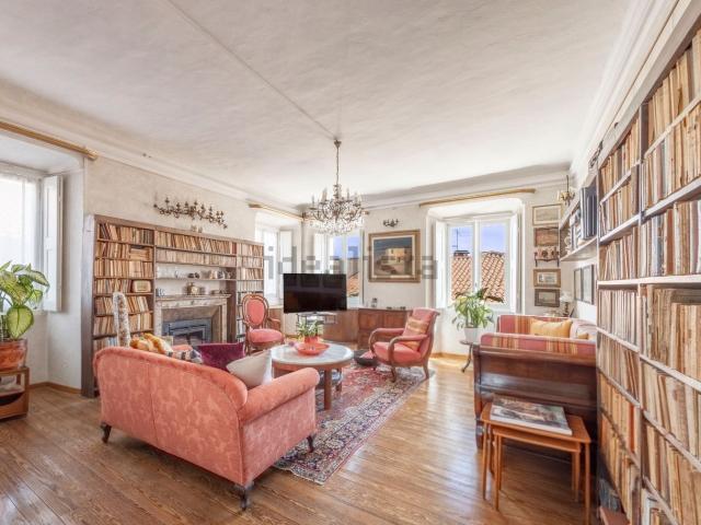 Appartamento in vendita di 265 m² in Via Pertossi, 14