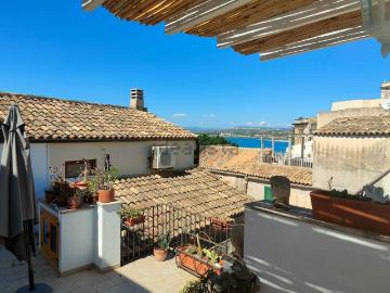 Appartamento in vendita di 266 m² in Via Castello Maniace, 11