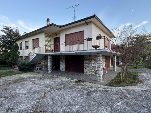 Appartamento in vendita di 266 m² in Via IV Novembre, 23