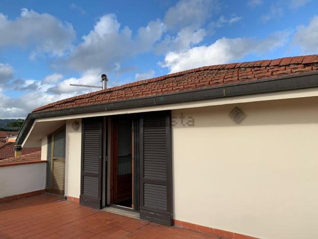 Appartamento in vendita di 266 m² in Via Lazio