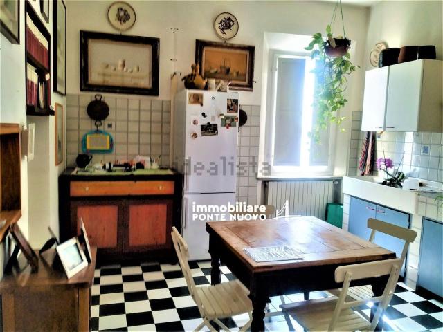 Appartamento in vendita di 266 m² in Via Montalti, 75
