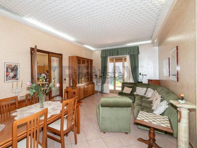 Appartamento in vendita di 267 m² in Via Giuseppe Bonaventura, 22