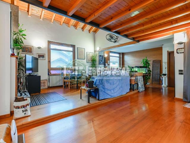 Appartamento in vendita di 267 m² in Via de Amicis
