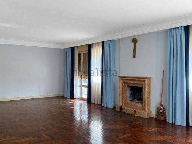 Appartamento in vendita di 267 m² in Via Matera