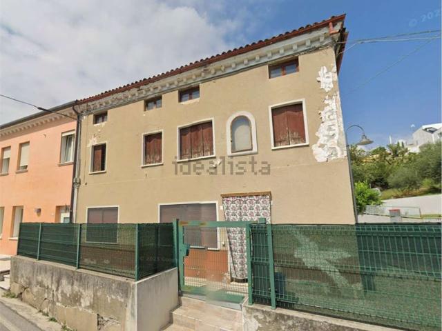 Appartamento in vendita di 267 m² in Via XXV Aprile, 13