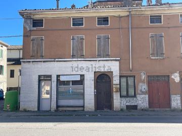Appartamento in vendita di 269 m² in Via Emilia Ovest, 147