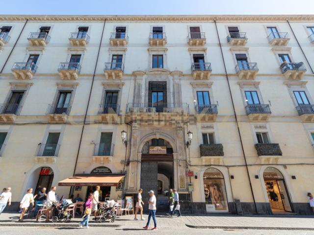 Appartamento in vendita di 269 m² in Via Etnea, 196