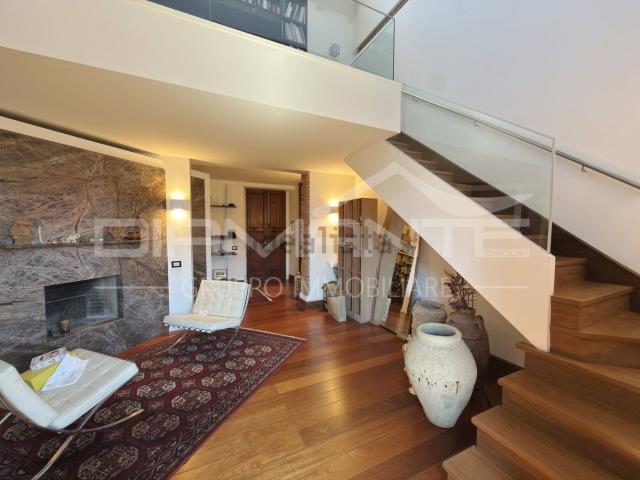 Appartamento in vendita di 270 m² in Via Archimede, 49