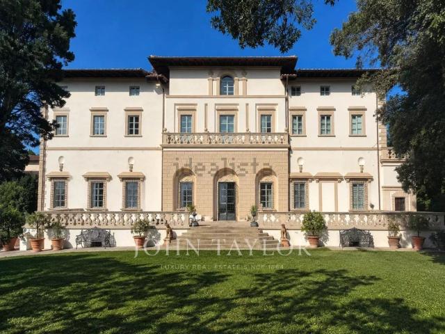 Appartamento in vendita di 270 m² in Via Benedetto da Maiano