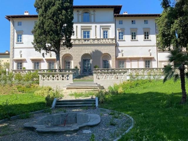 Appartamento in vendita di 270 m² in Via Benedetto da Maiano