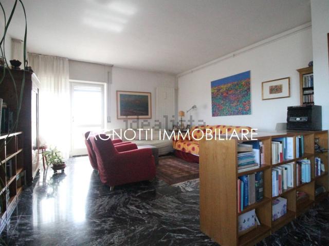 Appartamento in vendita di 270 m² in Via G. Stuparich